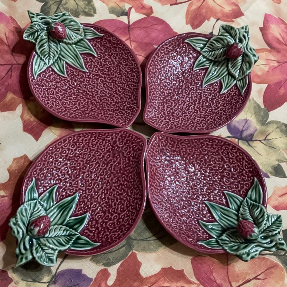 set of 4 strawberry  plates size 8.5 inches